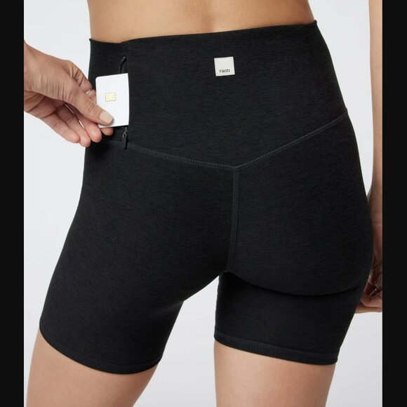 Vuori - Clean Elevation Shorty - Black - Medium - Picture 4 of 4